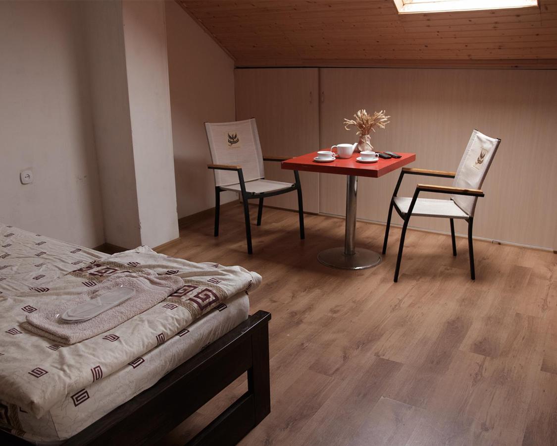U Dvori Hotell Podgorodtsy Exteriör bild